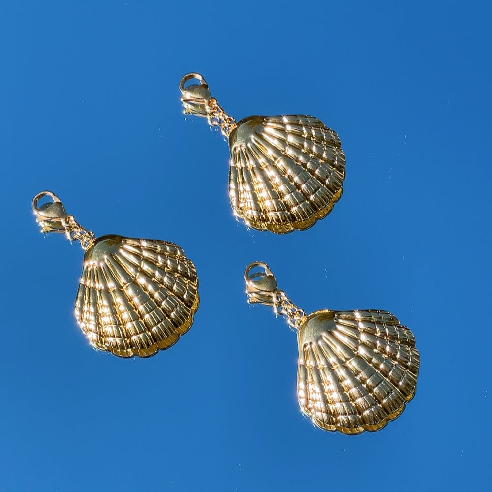 'NEW' SCALLOP SHELL Charm | Gold