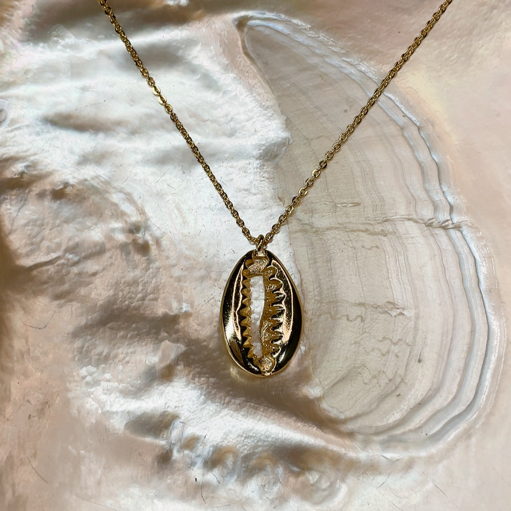 COWRIE Shell Necklace | Gold